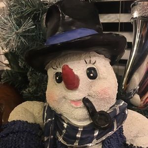 Snowman Looking for Perfect Winter Home☃️